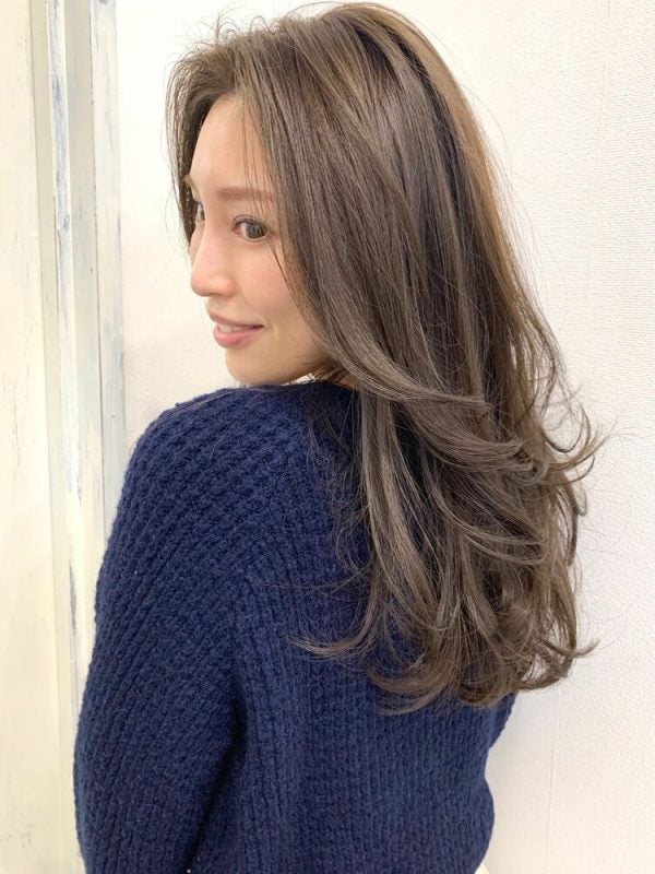 おでこが広い丸顔さんに似合う髪型って 前髪あり なし別の大人女性スタイル モデルプレス