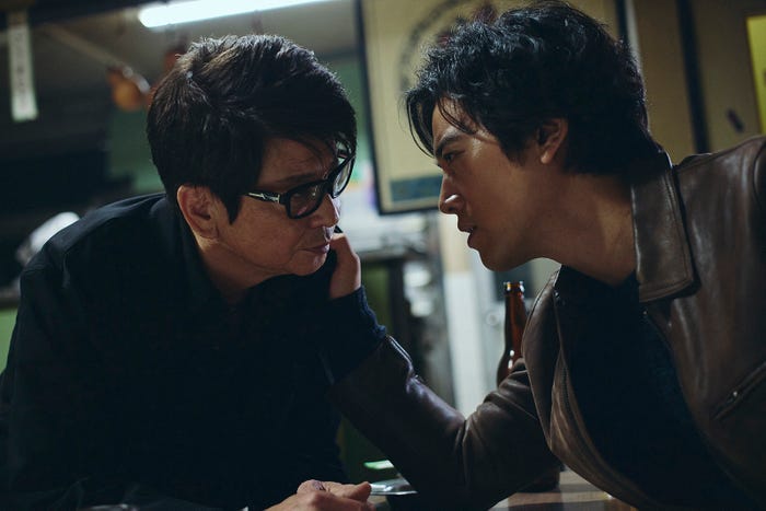 哀川翔、桐谷健太「Qrosの女」最終話(C)「Qrosの女」製作委員会