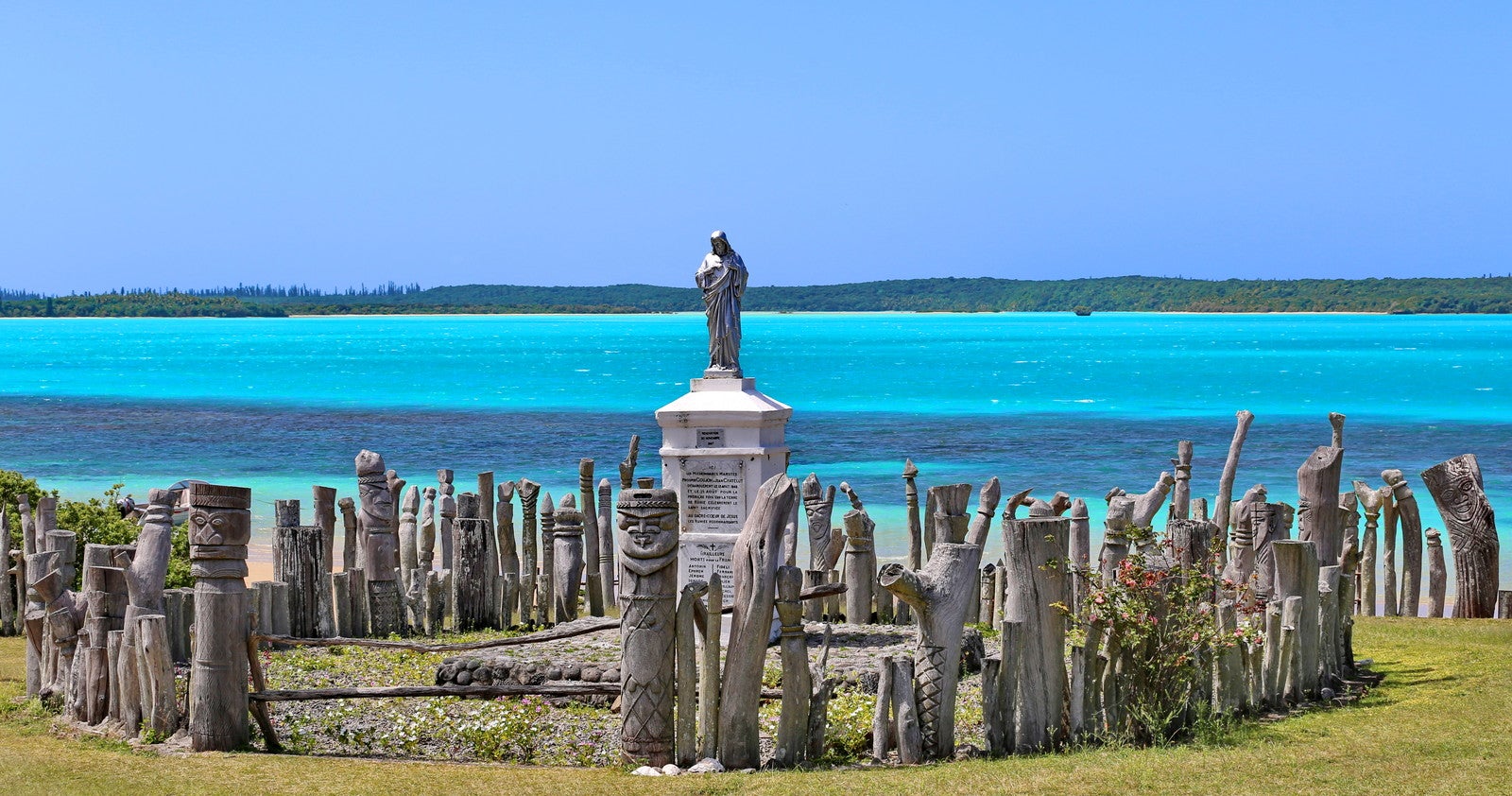 カトリック宣教師が初めて上陸したことを記すサン・モーリスの記念碑（C）Donnaventura NCT