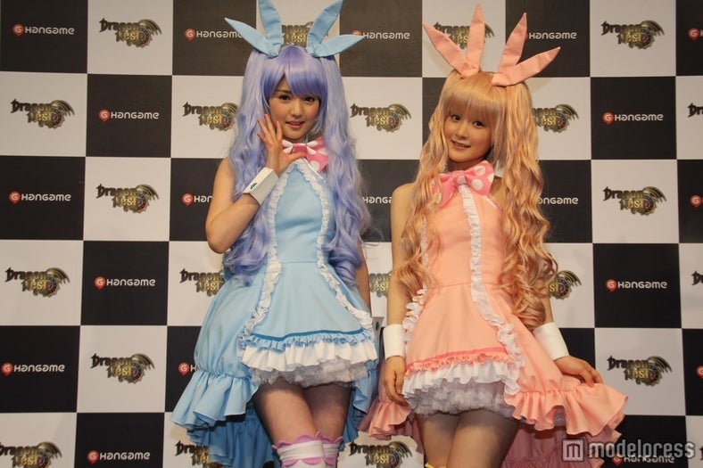 左から：道重さゆみ、嗣永桃子