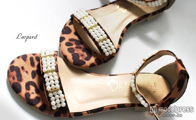 アンクルストラップパールサンダル’（レオパード）「ＡＭＩＡＭＩ」2,990円（税込）