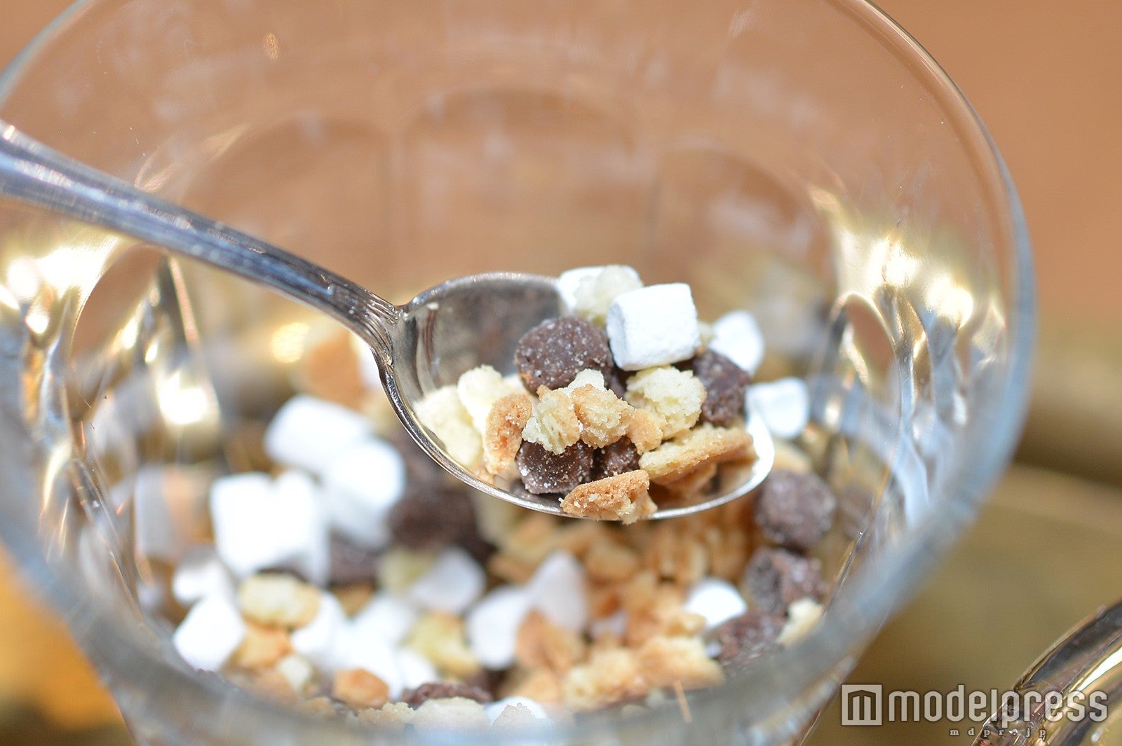 3種のサクサク食感のトッピングがアクセントに （C）モデルプレス