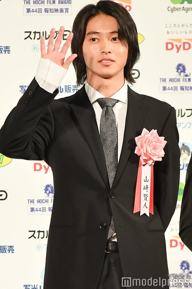 画像4 5 山崎賢人 土屋太鳳 後ろ姿2ショット公開 5年前の12月10日 との繋がりにファン感激 けんたお尊い エモすぎる モデルプレス