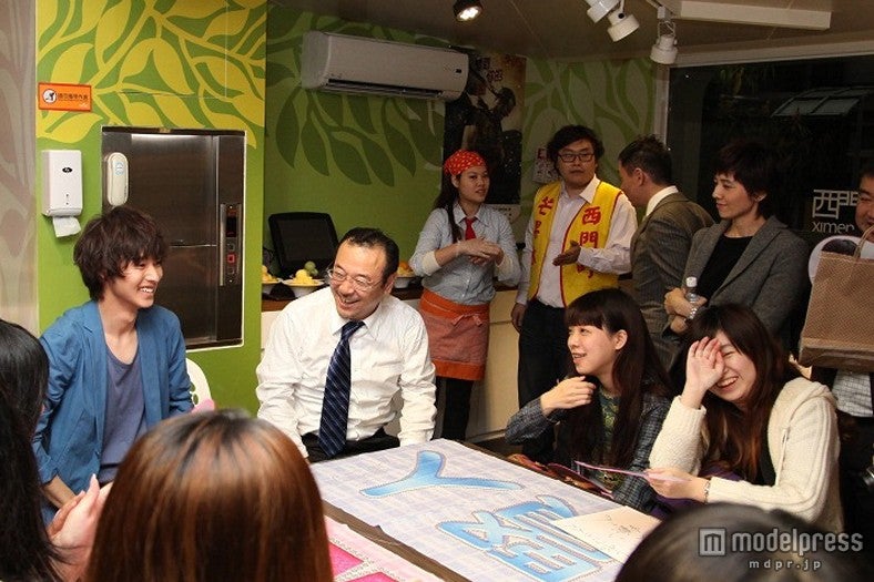 山崎賢人、台湾女子高生の直球質問に照れ