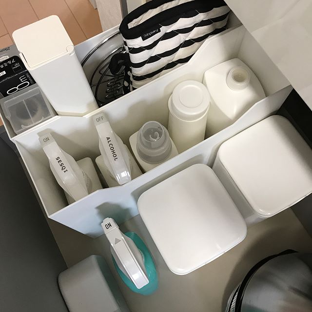 キッチンの掃除道具の収納場所に悩む おしゃれ 便利な整理アイデア集めました モデルプレス キッチンの掃除道具の収納場所に悩む おしゃれ 便利な整理アイデア集めました モデルプレス