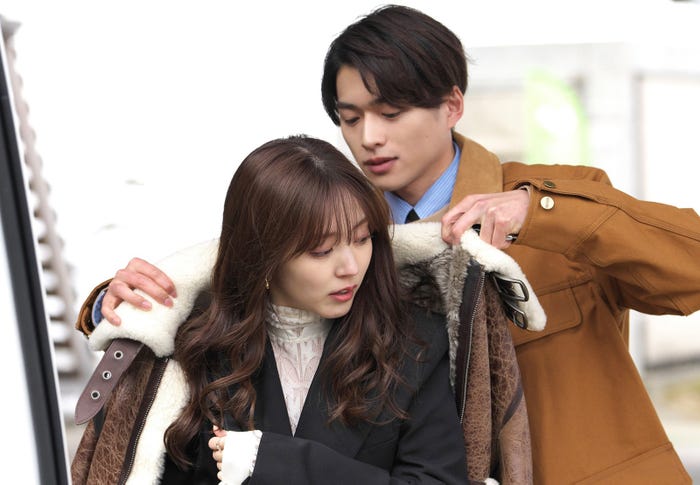 鈴木愛理、白洲迅/「ANIMALS-アニマルズ-」第3話より(C)AbemaTV, Inc.