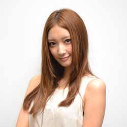 インタビューに応じてくれた菜々緒