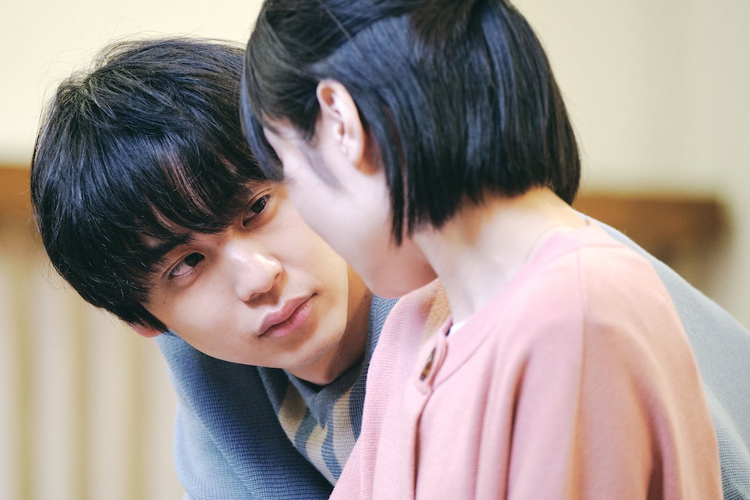 鈴木志遠、白石優愛「恋愛ドラマな恋がしたい～Kiss me like a princess～」第1話（C）AbemaTV, Inc.