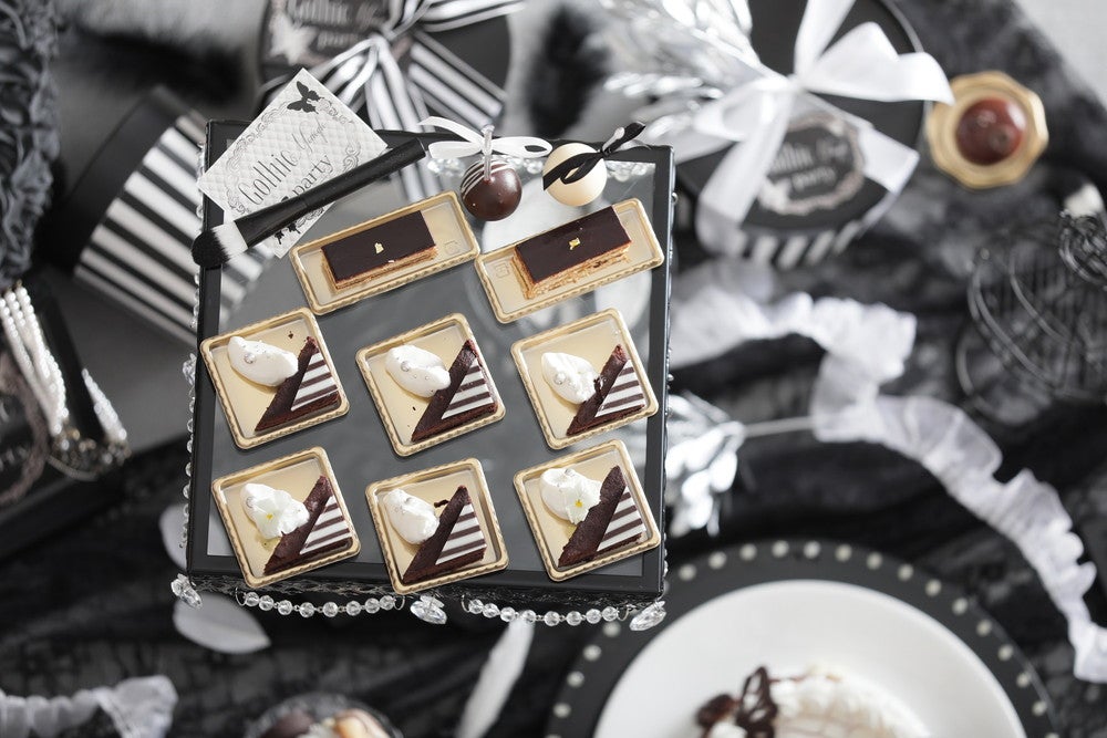 モノクロ・ゴシック スイーツパーティー／画像提供：ベストブライダル