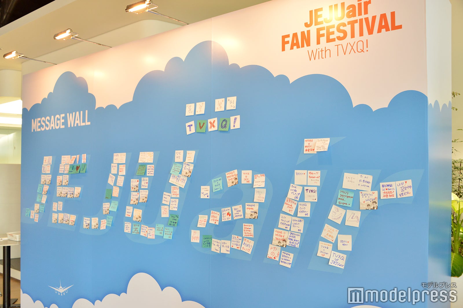 ファンの想いがしたためられたメッセージウォール（C）モデルプレス