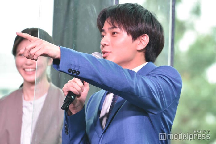 「トゲトゲってなんすか!?」とツッコむ永瀬廉(C)モデルプレス