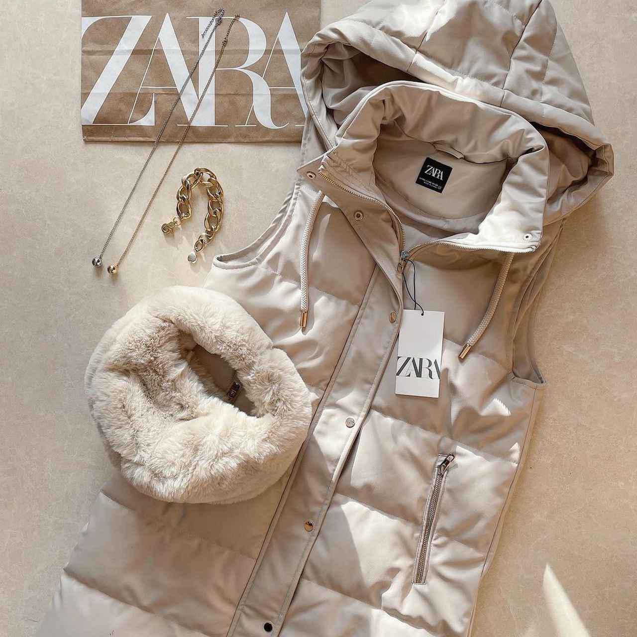 ZARA ダウンベスト - アウター