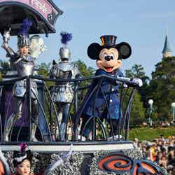東京ディズニーランド「スプーキー“Boo!”パレード」（C）Disney