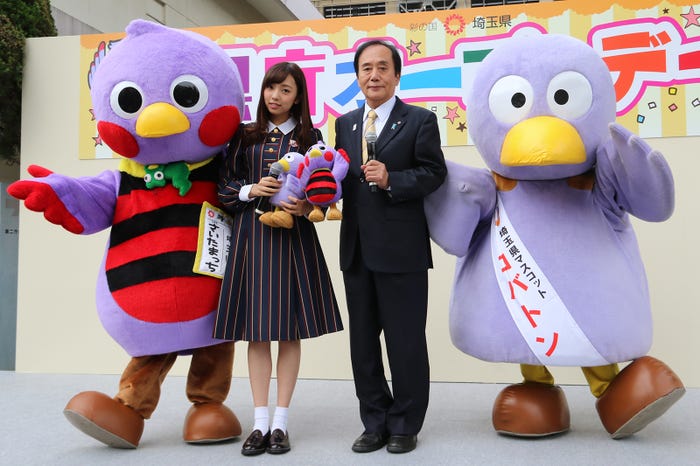 (左から)新内眞衣、上田清司埼玉県知事(画像提供:ニッポン放送)