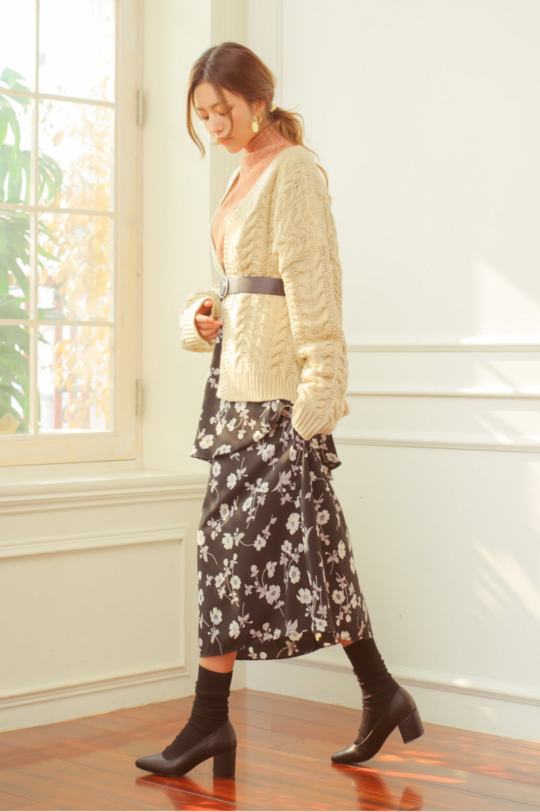 アンバランスフラワーウエストゴムシフォンスカート（画像提供：コマチストアーズ）