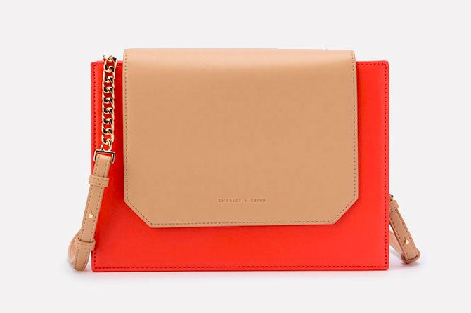 デュオトーンクラッチ「CHARLES & KEITH」4,471円（税込）／画像提供：CHARLES & KEITH OFFICIAL ONLINE STORE