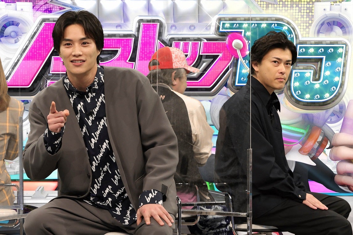 （左から）鈴木伸之、勝地涼（C）フジテレビ