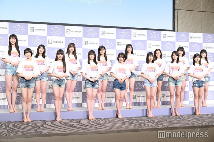 (1列目左から)船井美玖、田島怜華、相垣梨々花、三野宮鈴、Ayua、長山莉々、斉藤里奈(2列目左から)瑚々、麻倉瑞季、藤本沙羅、金井柚那、藤井友美、山田麗華、咲田ゆな、加藤舞 (C)モデルプレス