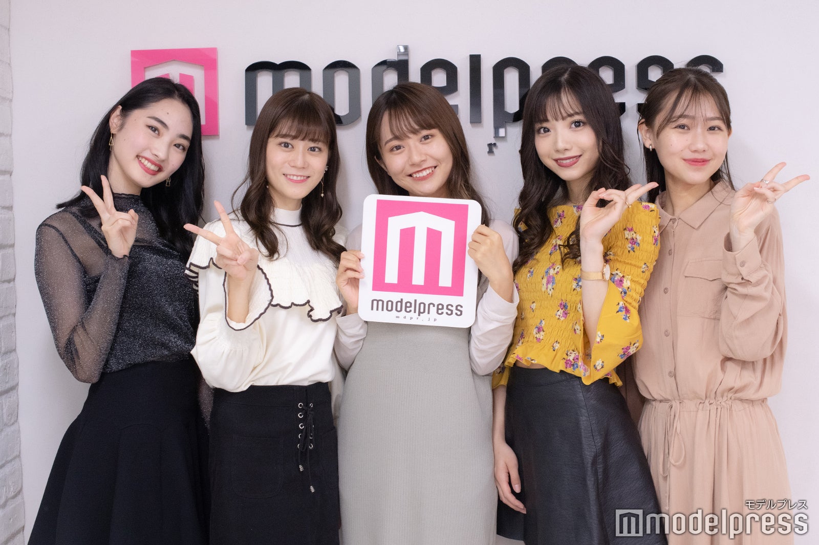 「ミス明治学院コンテスト2020」ファイナリスト（左から）長谷川瑞佳さん、久木田菜々夏さん、渡邊麻衣さん、山下みちるさん、中桐菜々子さん（C）モデルプレス