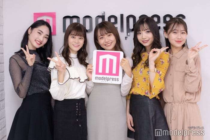 「ミス明治学院コンテスト2020」ファイナリスト(左から)長谷川瑞佳さん、久木田菜々夏さん、渡邊麻衣さん、山下みちるさん、中桐菜々子さん(C)モデルプレス
