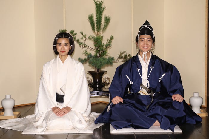 黒島結菜、伊藤健太郎(C)NHK