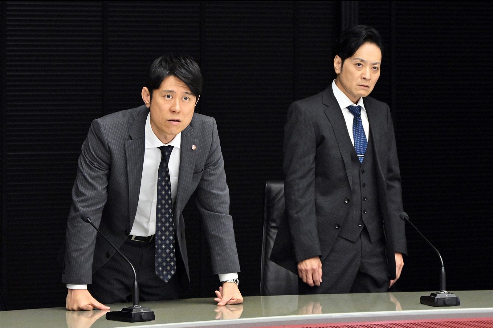 原田泰造、山崎銀之丞／「インビジブル」第1話より（C）TBS