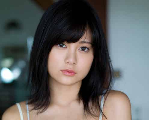 Hカップの“乳教祖”RaMu、豊満バストを大胆露出