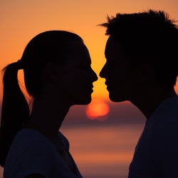 やさしいキスをして…!女性が「彼にキスされたい」と思う瞬間って?