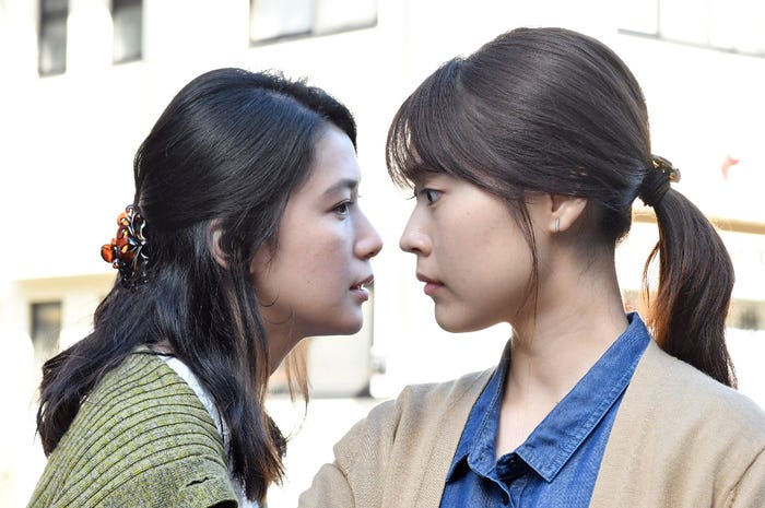 村川絵梨、有村架純(C)TBS