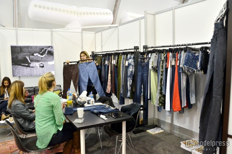 「SIWY」ブースの様子（「MAGIC」2013S／Sにて）