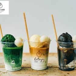 左から:抹茶ラテ壱・和紅茶ラテ・ほうじ茶ラテ、各種700円(税込)。アイス各種350円(税込)と白玉150円(税込)でトッピング可能/画像提供:room