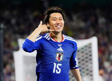 W杯日本最速弾＆2戦連発の鎌田大地 電話パフォーマンスは怪我に苦しむプレミアの同僚に捧げる「W杯で決めたらやると伝えていた」