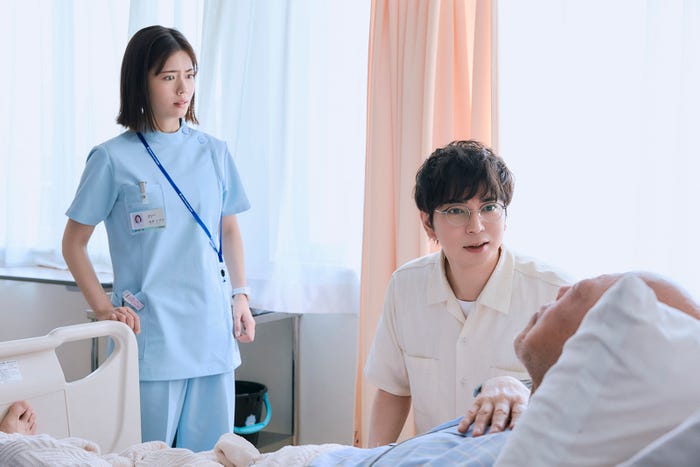 小芝風花、松本潤「19番目のカルテ」第1話(C)TBSスパークル/TBS