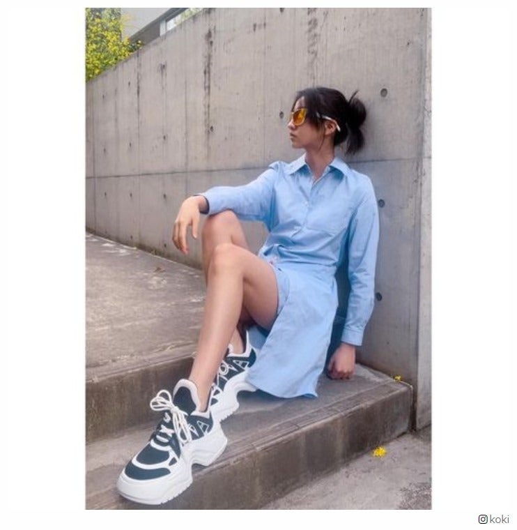 Koki,、スラリ美脚披露 クールな表情に「素敵」「かっこいい」の声
