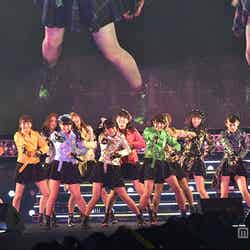 「第20回 東京ガールズコレクション 2015 SPRING／SUMMER」のオープニングアクトを務めたSUPER☆GiRLS