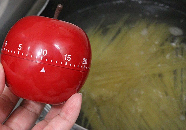 ダイソーの片手サイズのアナログキッチンタイマー（リンゴ）