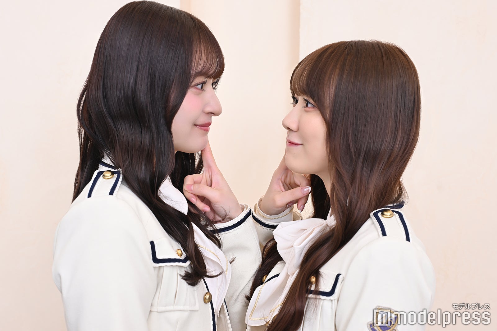 金川紗耶、田村真佑（C）モデルプレス