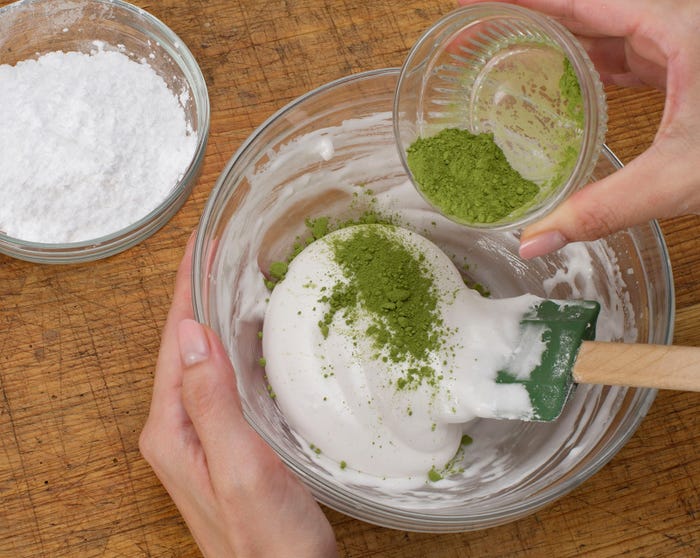 パウダーで色付け/画像提供:セブン&アイ出版