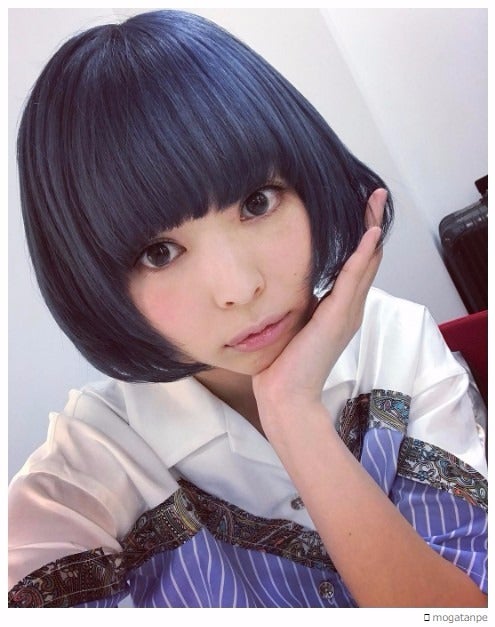 最上もが、ネイビー髪に衝撃イメチェン “金色の異端児”卒業