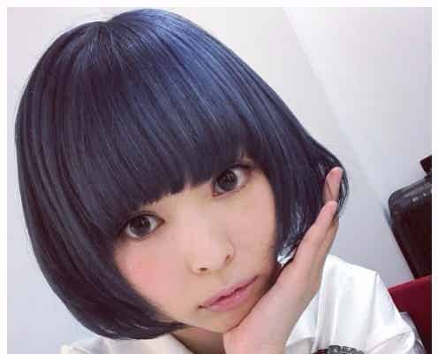 最上もが、ネイビー髪に衝撃イメチェン “金色の異端児”卒業