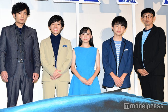 (左から)稲垣吾郎、浦上晟周、芦田愛菜、石橋陽彩、渡辺歩監督(C)モデルプレス