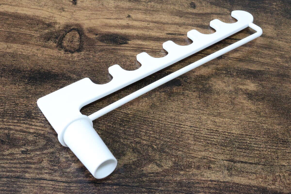 ダイソーのシャワーフック用物干しハンガー（タオル掛け付）のビジュアル