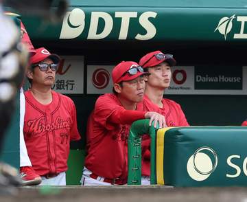 広島・新井監督「辛抱強くいくしかない」 今季4度目の完封負け借金7も「底は抜けている」 辰見移籍後初スタメン！必死タクト