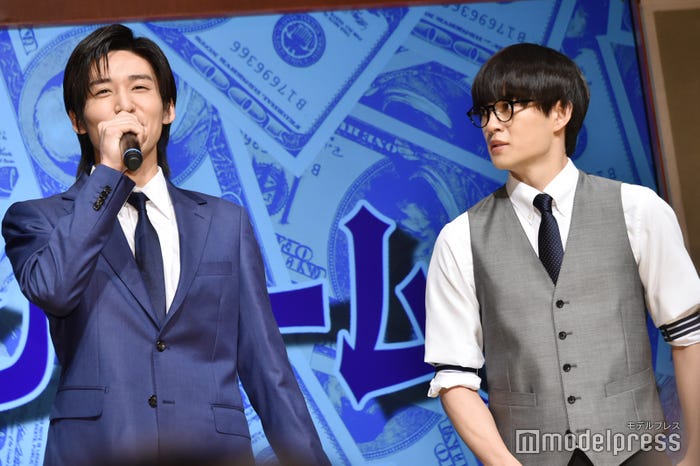 役柄のまま目黒蓮から無茶振りされて戸惑う佐野勇斗(C)モデルプレス