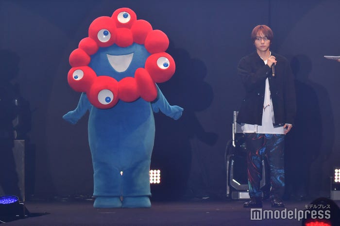 ミャクミャク、山下幸輝(C)モデルプレス