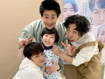 泣くな研修医 白濱亜嵐 野村周平 柄本時生 潤浩くんとのオフショットが話題 モデルプレス 泣くな研修医 白濱亜嵐 野村周平 柄本時生 潤浩くんとのオフショットが話題 モデルプレス