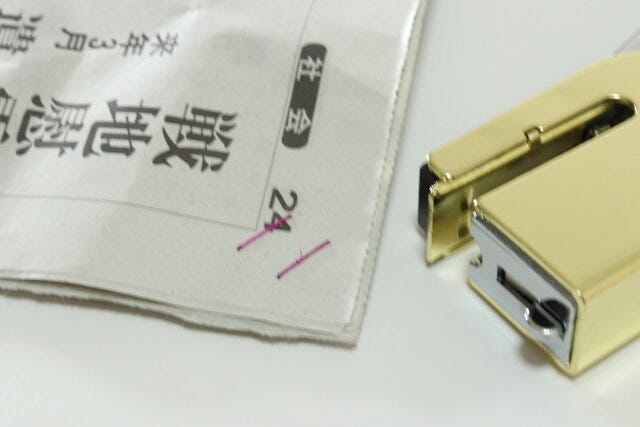 ダイソー　レバー式ホッチキス（ゴールドカラー、シルバーカラー）　枚数