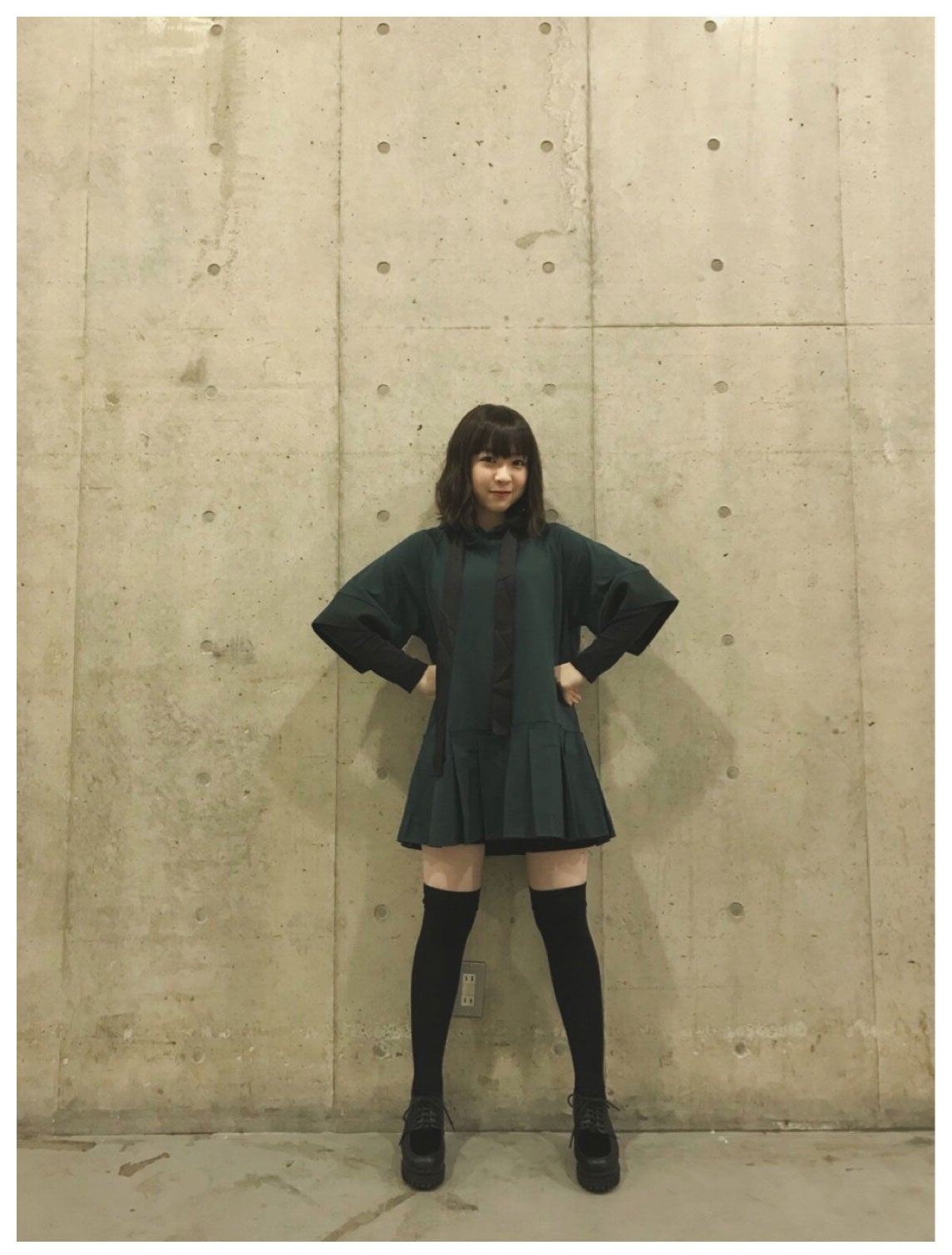 鈴木絢音のポーズを“真似っ子”した渡辺みり愛／渡辺みり愛オフィシャルブログより