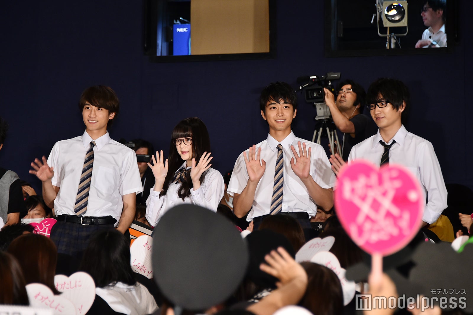 客席通路から登壇（C）モデルプレス