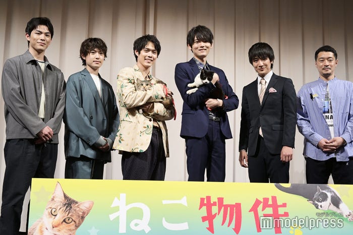 (左から)松大航也、上村海成、細田佳央太、古川雄輝、本田剛文、綾部真弥監督(C)モデルプレス